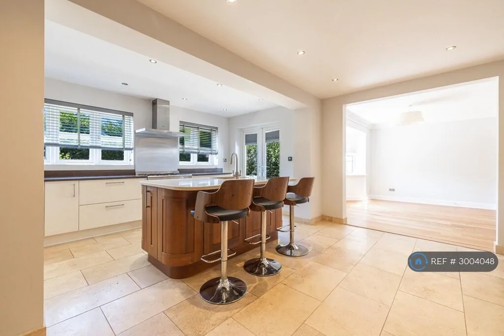 4 bedroom detached house for rent