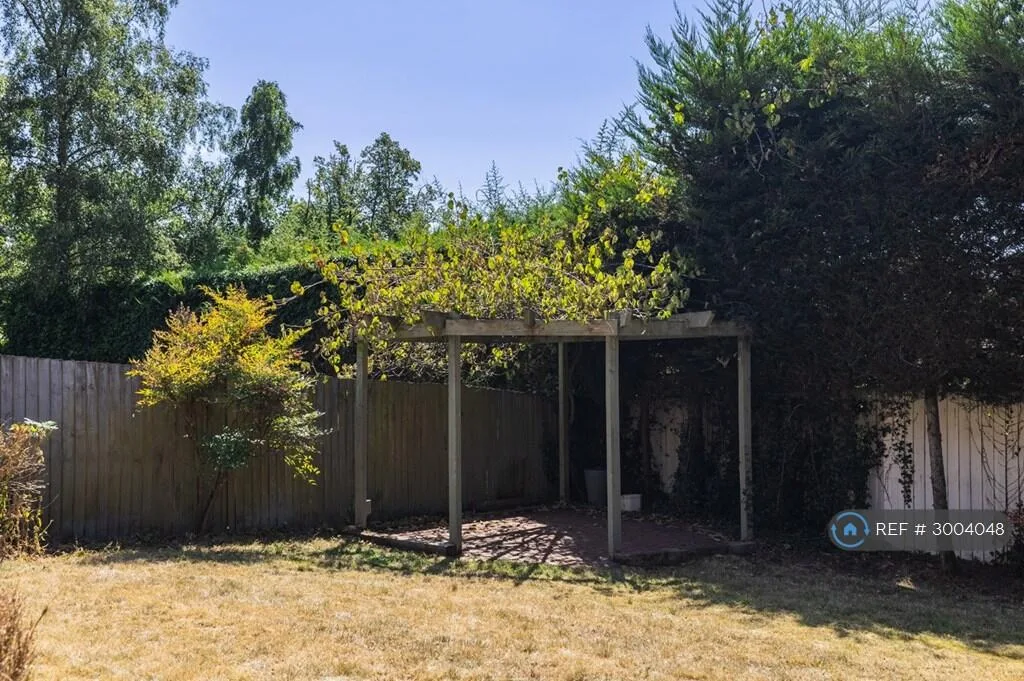 4 bedroom detached house for rent