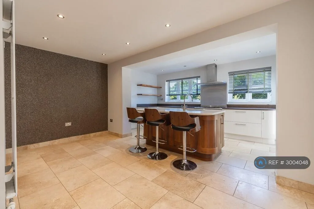 4 bedroom detached house for rent