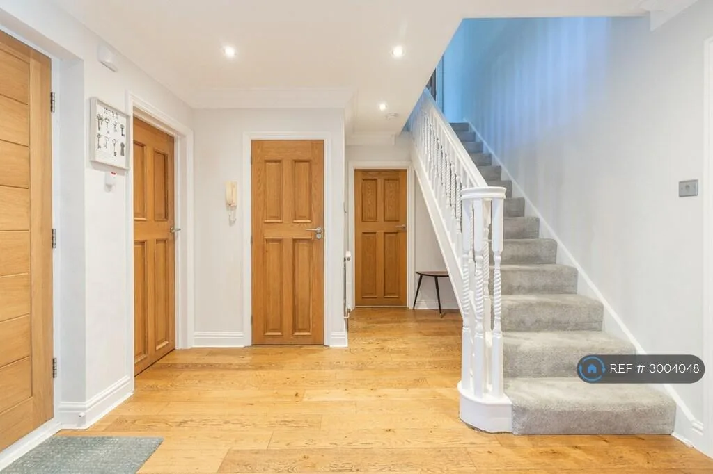 4 bedroom detached house for rent