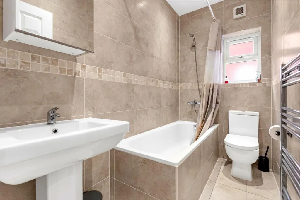 3 bedroom flat for rent