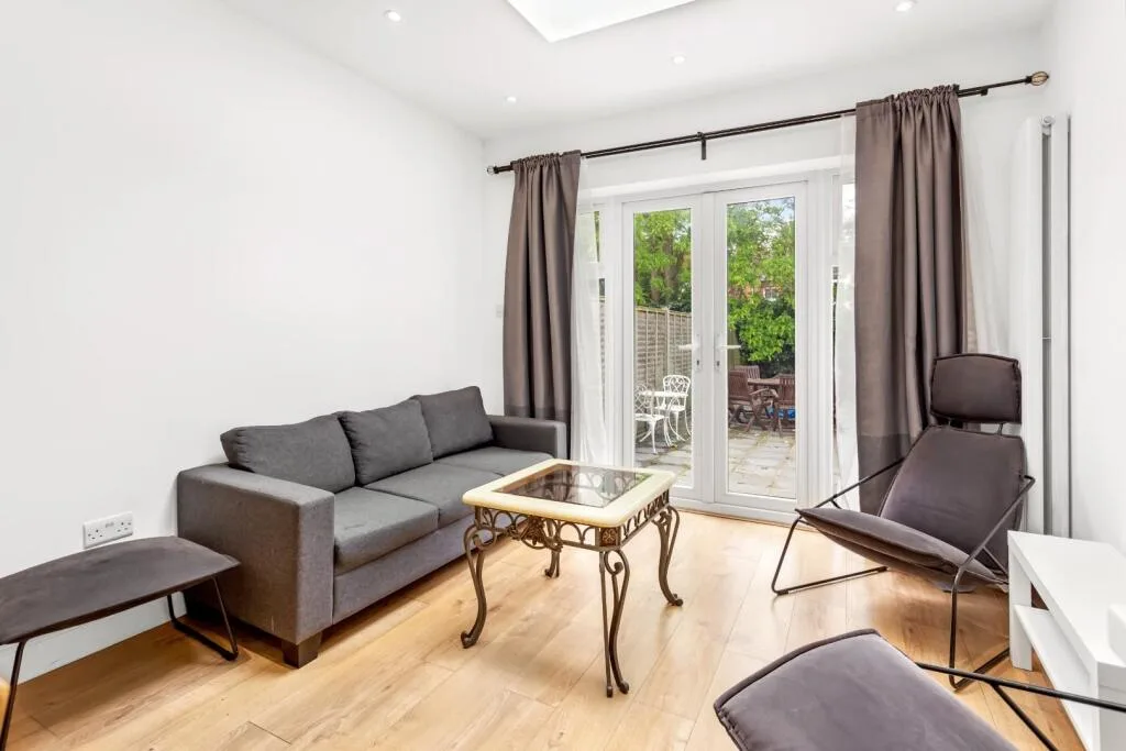 3 bedroom flat for rent