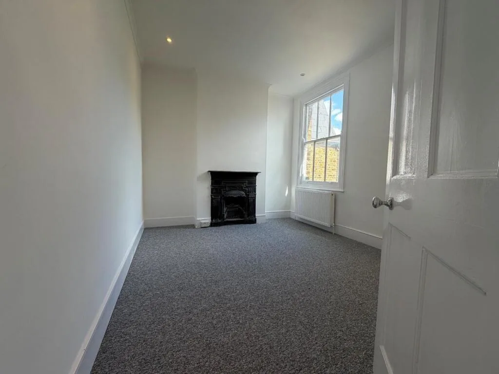 2 bedroom maisonette for rent