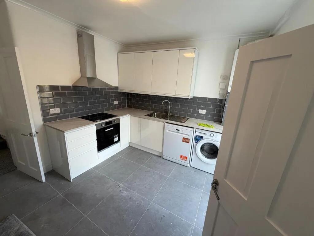 2 bedroom maisonette for rent