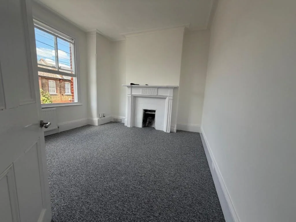 2 bedroom maisonette for rent