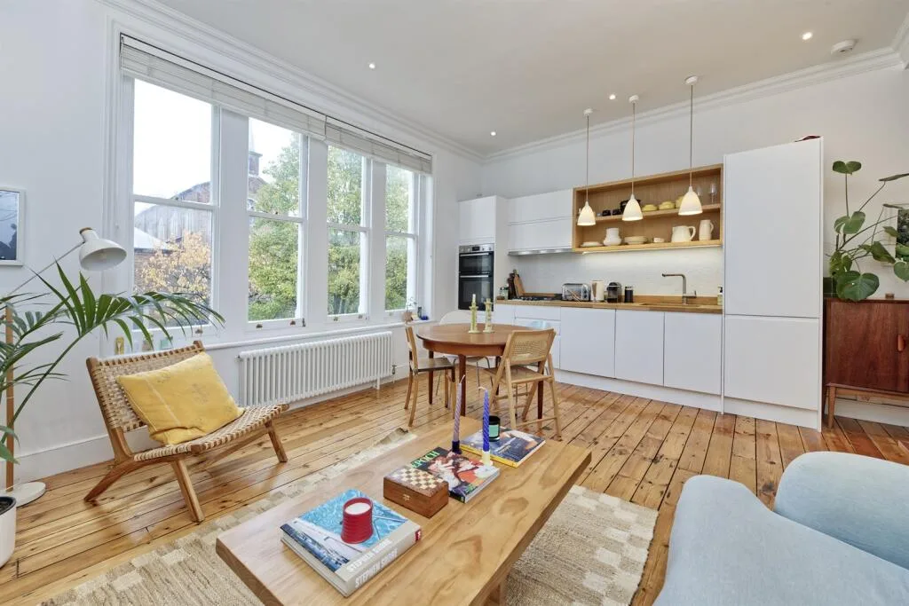 2 bedroom maisonette for rent