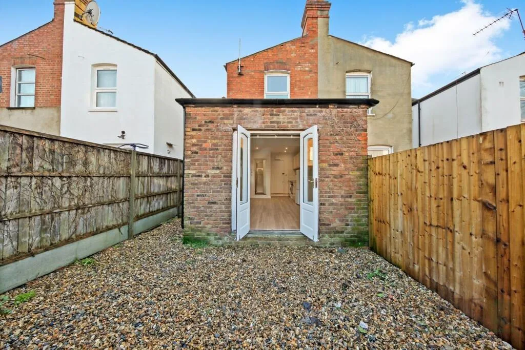 Studio flat for rent