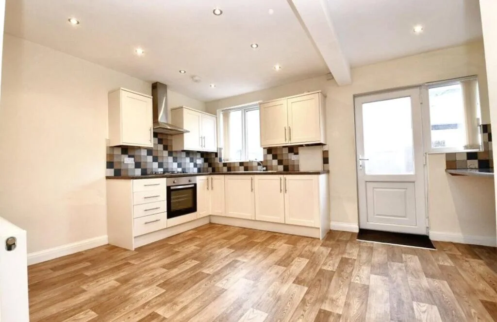 2 bedroom end of terrace house for rent