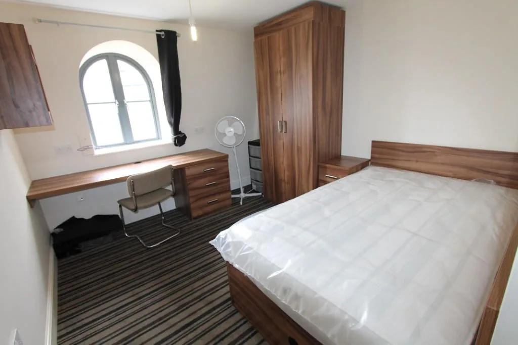 5 bedroom flat for rent