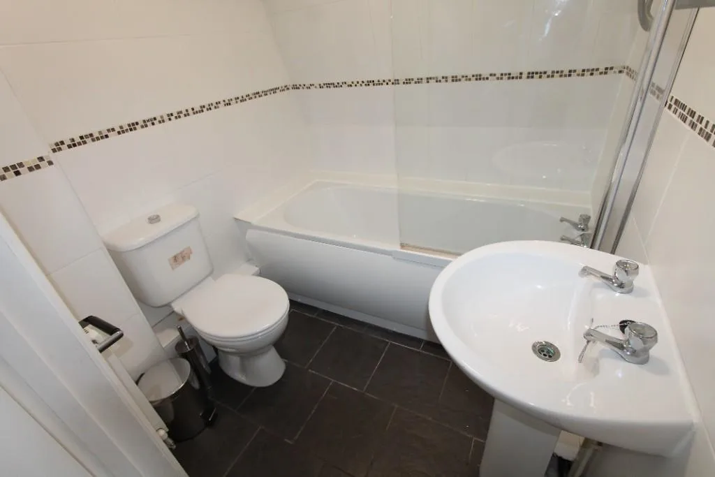 5 bedroom flat for rent