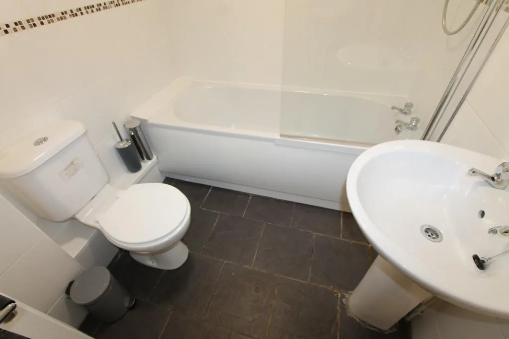 5 bedroom flat for rent