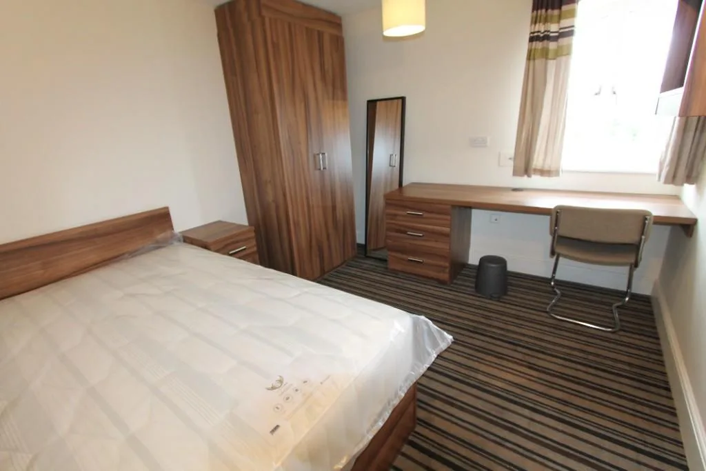 5 bedroom flat for rent