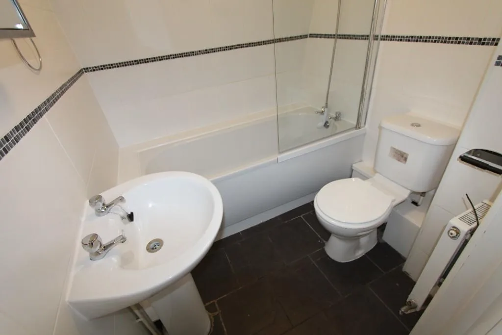 5 bedroom flat for rent