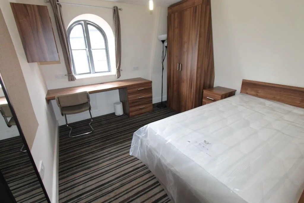 5 bedroom flat for rent