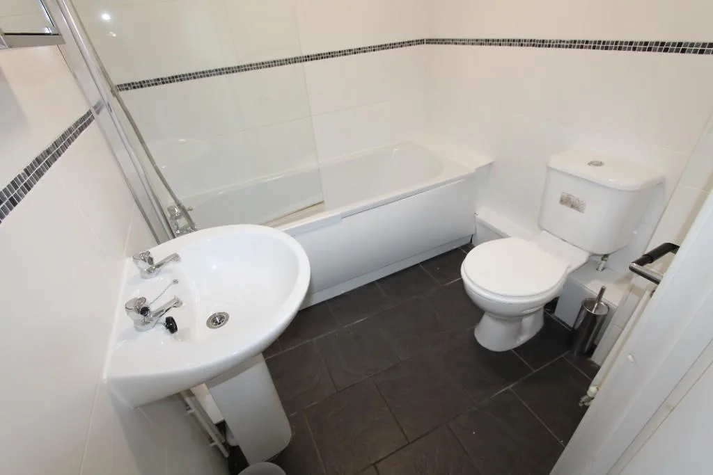 5 bedroom flat for rent
