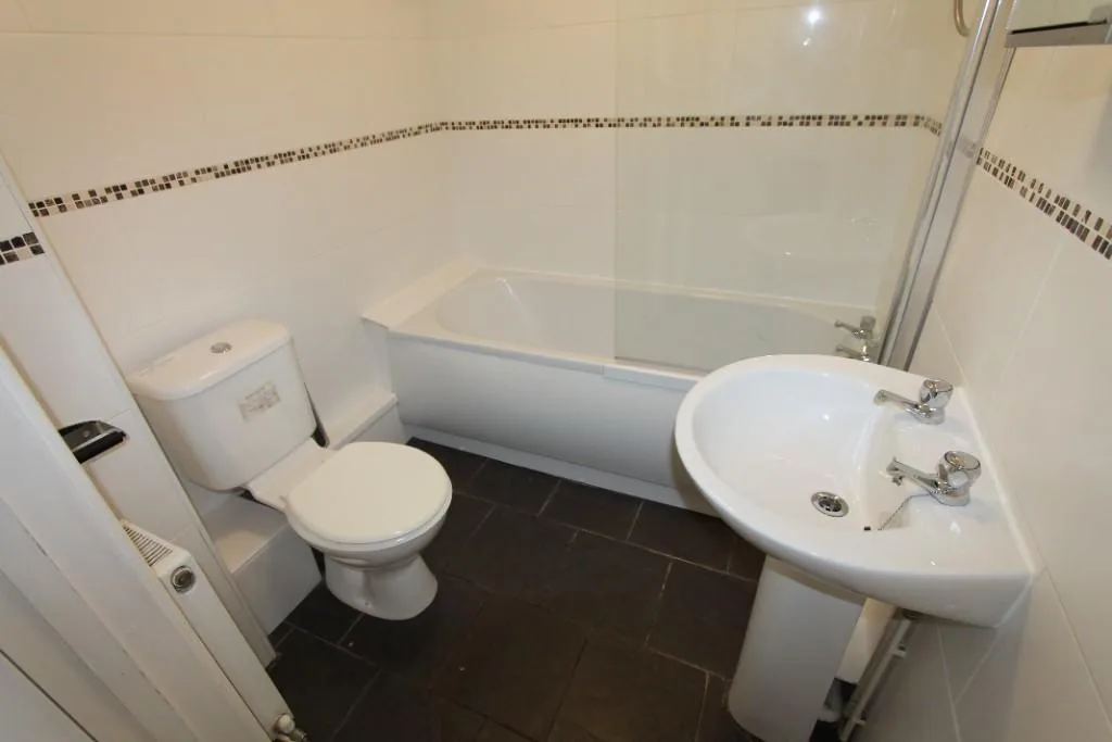 5 bedroom flat for rent