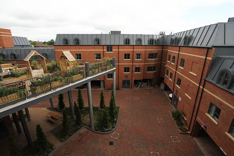5 bedroom flat for rent