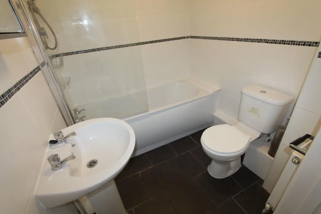 5 bedroom flat for rent