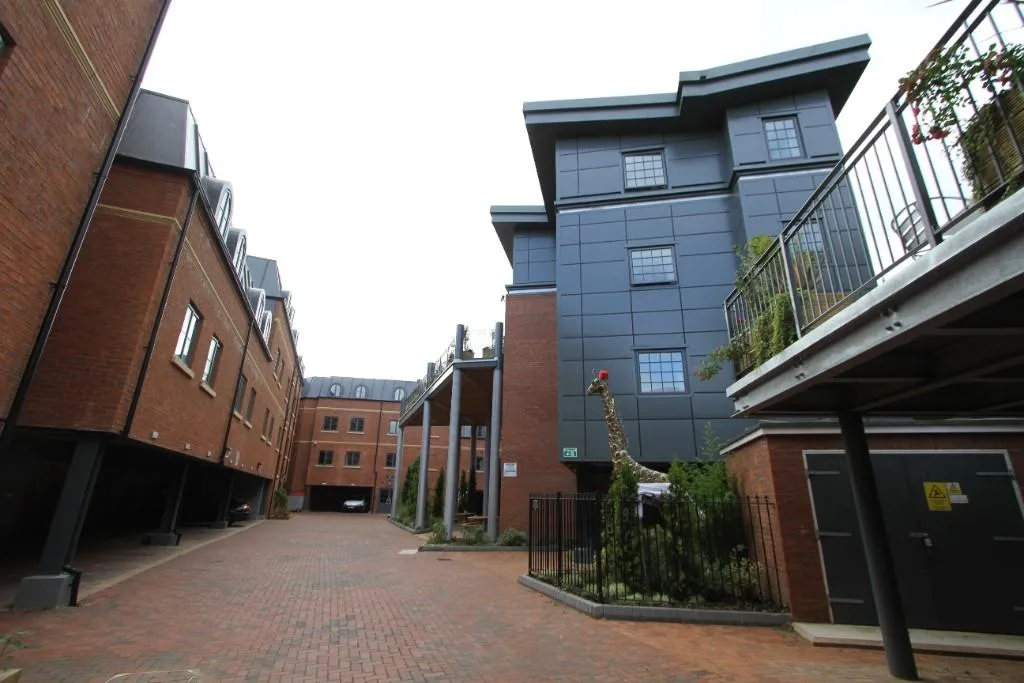 5 bedroom flat for rent