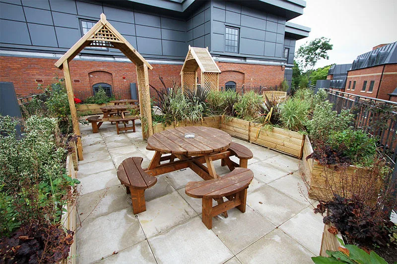 5 bedroom flat for rent