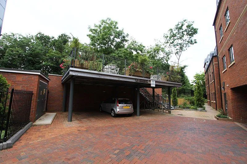 5 bedroom flat for rent