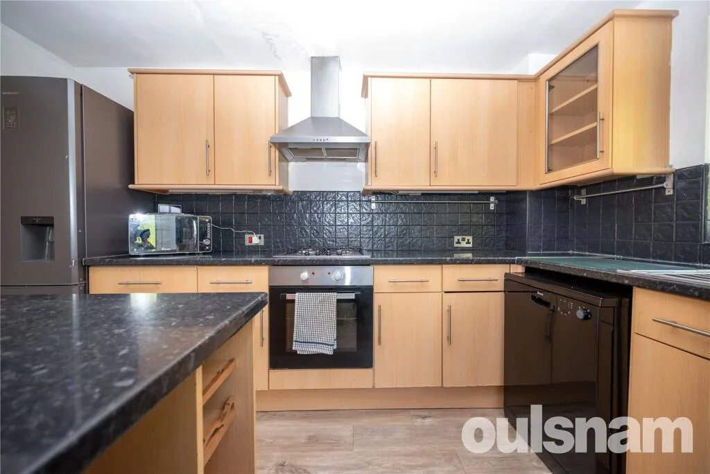 3 bedroom semi-detached house for rent