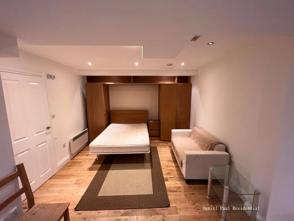 Studio flat for rent