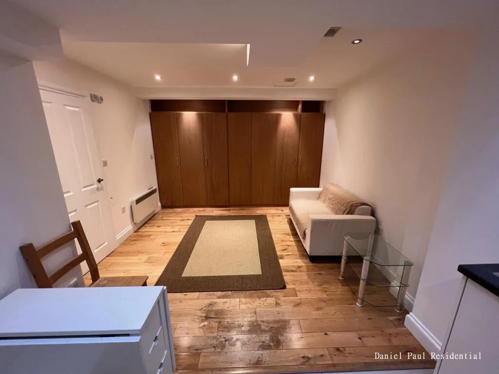 Studio flat for rent