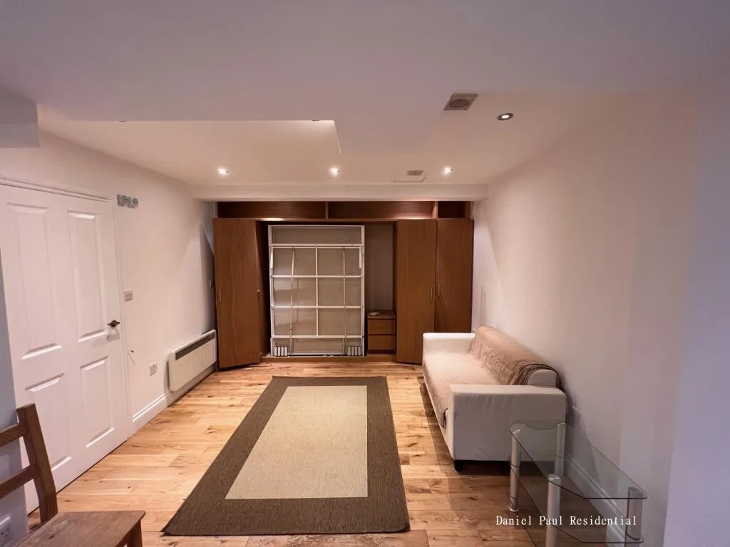 Studio flat for rent