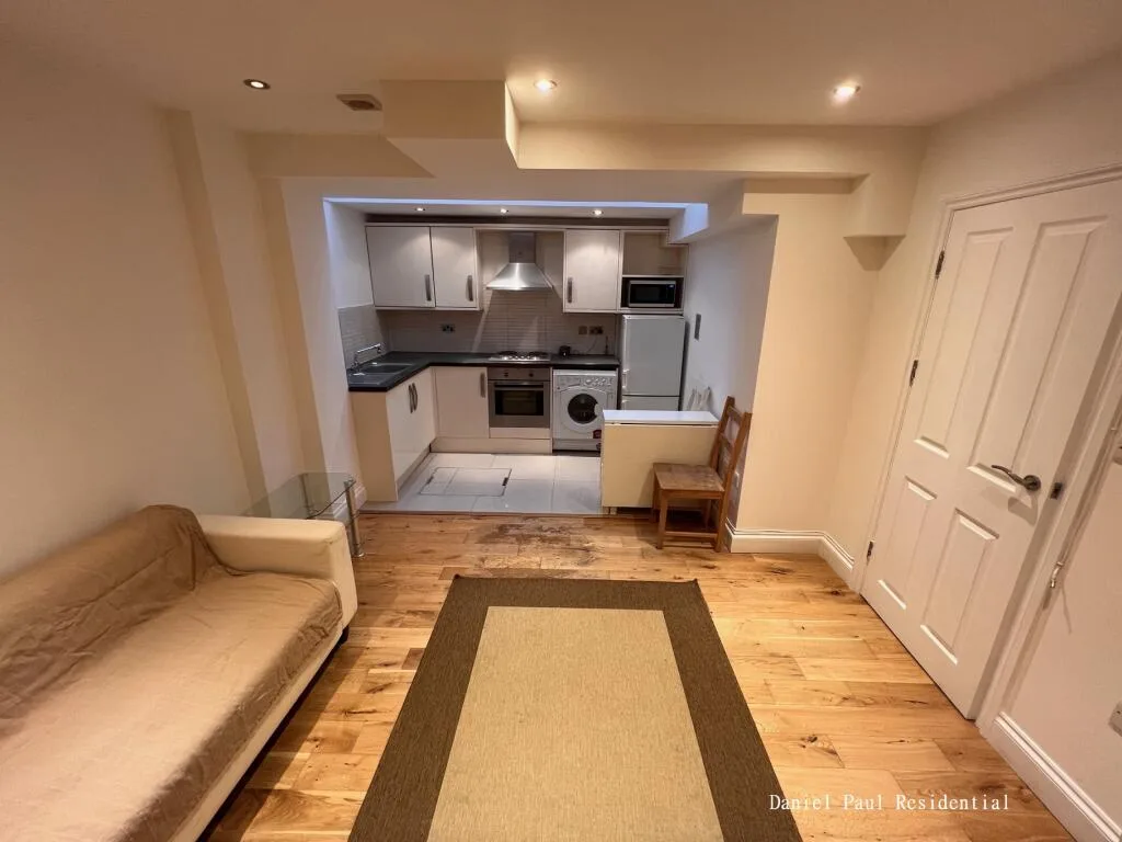 Studio flat for rent