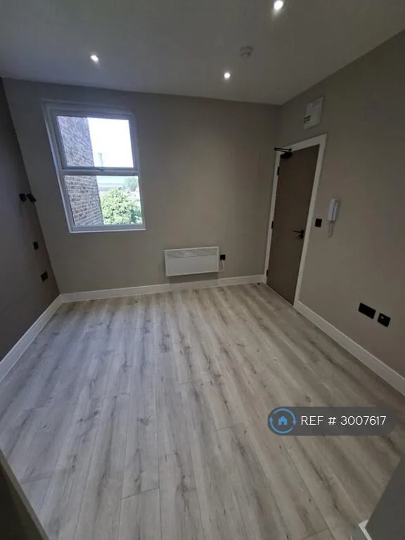 Studio flat for rent