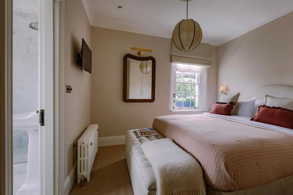 2 bedroom end of terrace house for rent