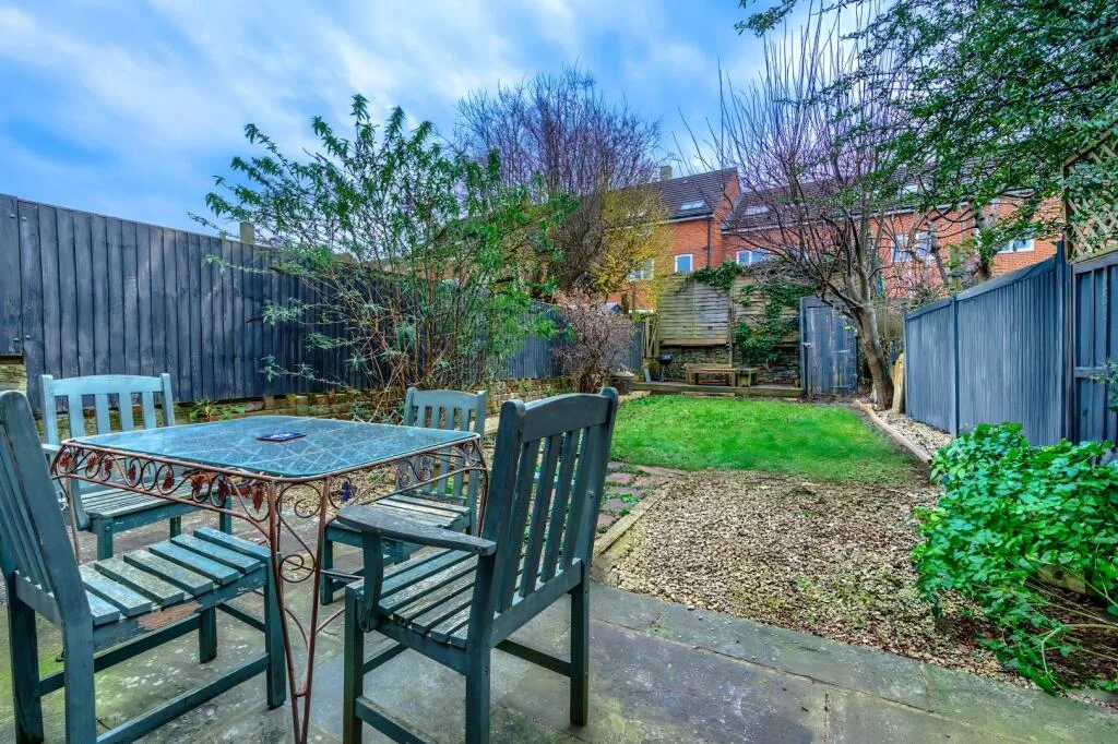 3 bedroom semi-detached house for rent