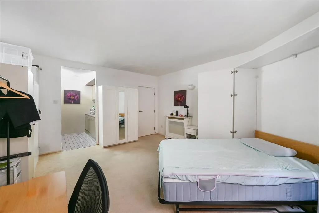 Studio flat for rent