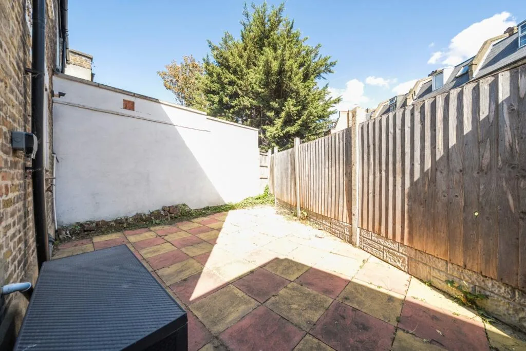 2 bedroom house for rent