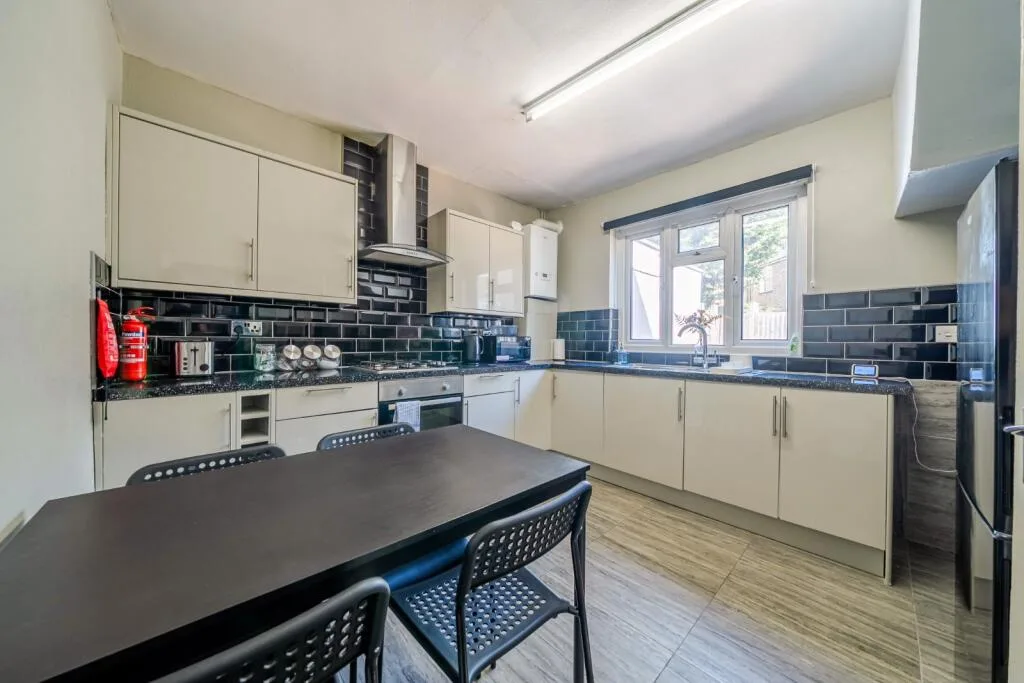 2 bedroom house for rent