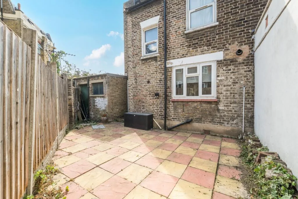 2 bedroom house for rent