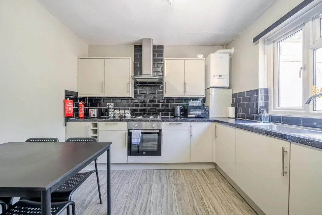 2 bedroom house for rent