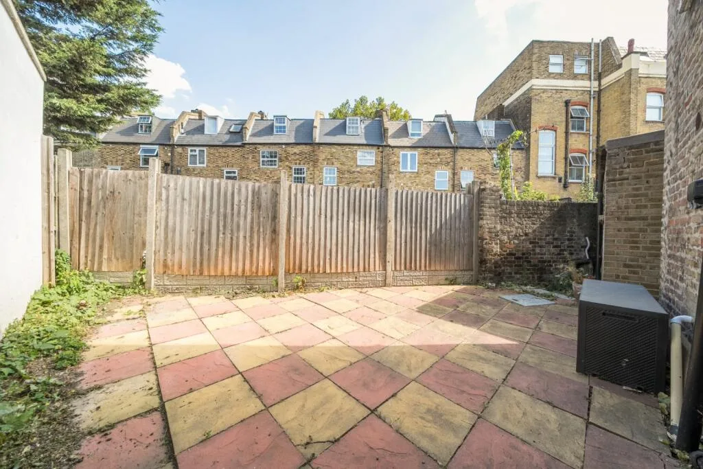 2 bedroom house for rent