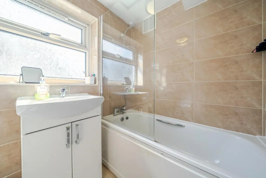 2 bedroom house for rent