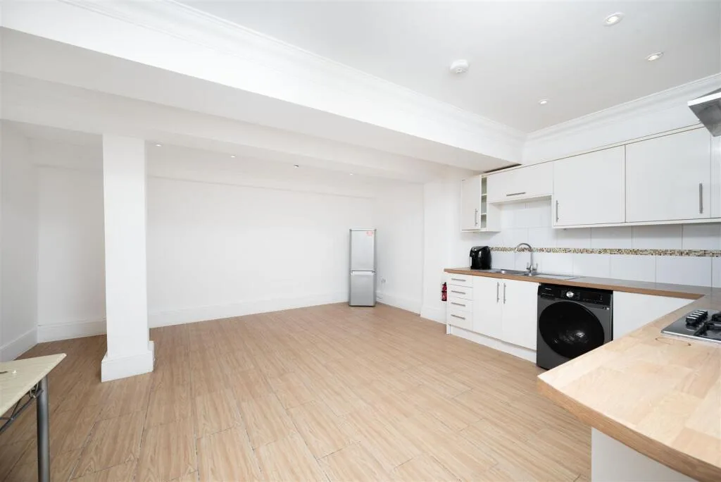 3 bedroom flat for rent