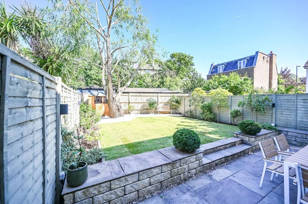 3 bedroom semi-detached house for rent