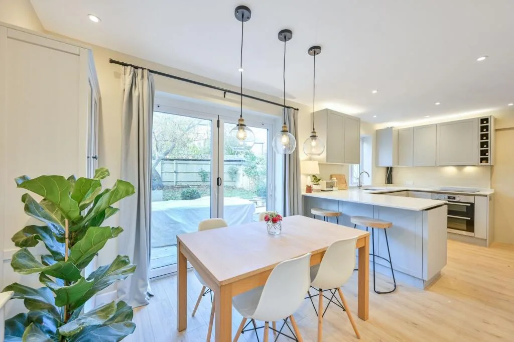 3 bedroom semi-detached house for rent