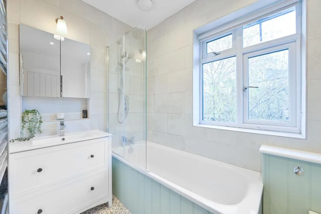 3 bedroom semi-detached house for rent