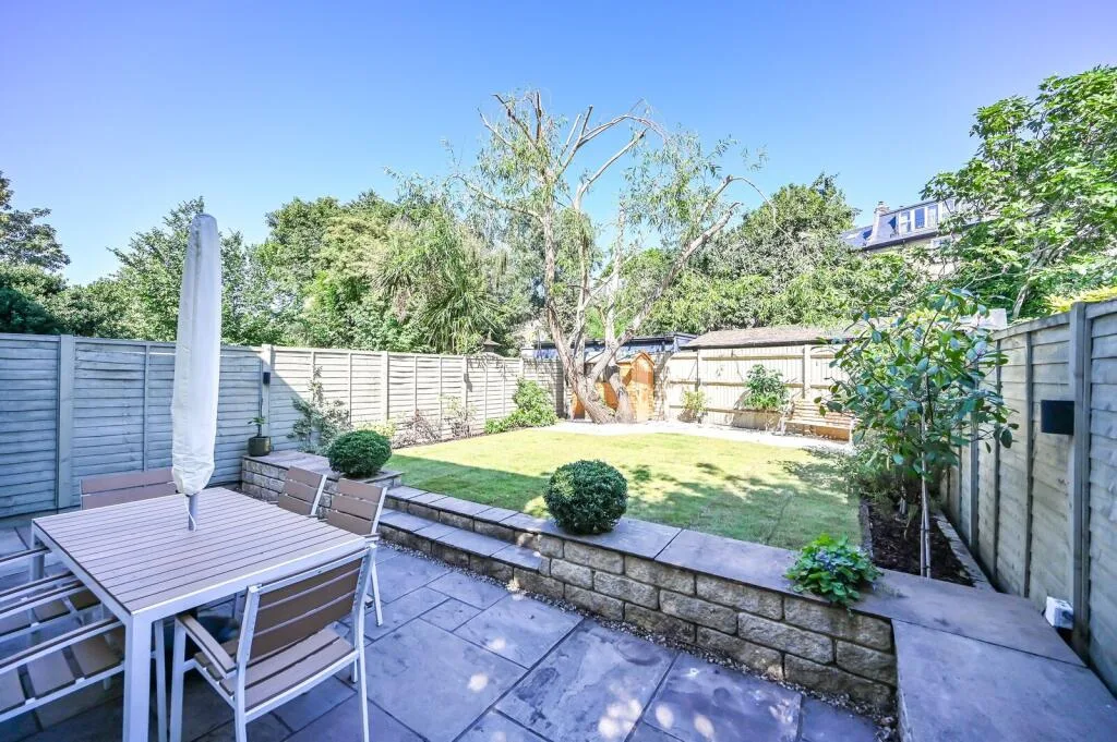 3 bedroom semi-detached house for rent