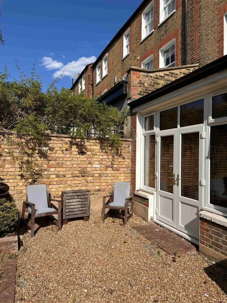 3 bedroom flat for rent