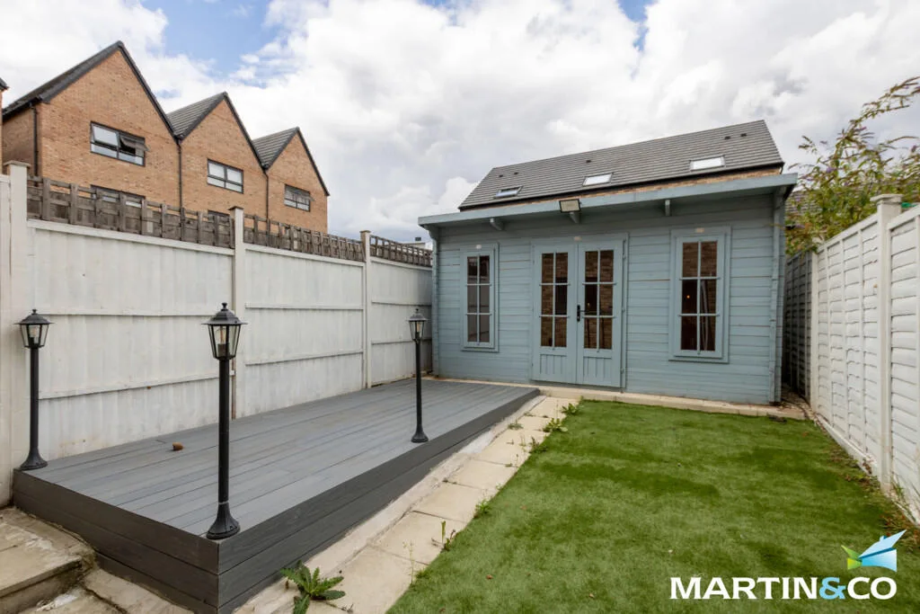 3 bedroom end of terrace house for rent