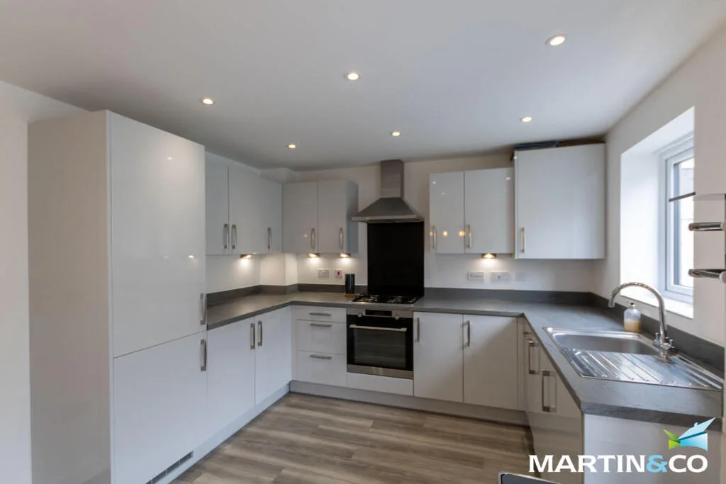 3 bedroom end of terrace house for rent