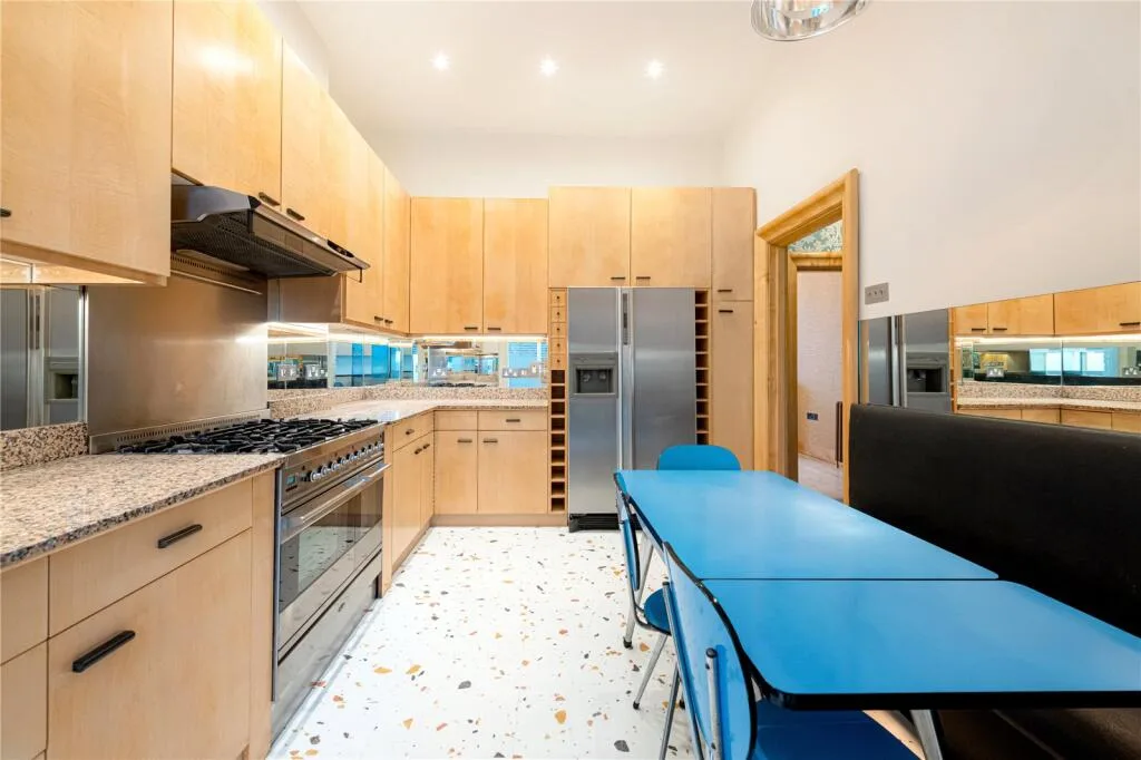 3 bedroom maisonette for rent
