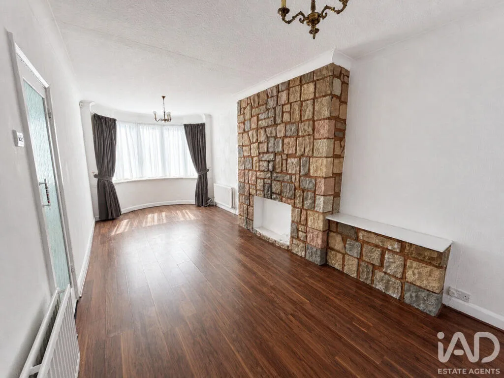 3 bedroom semi-detached house for rent